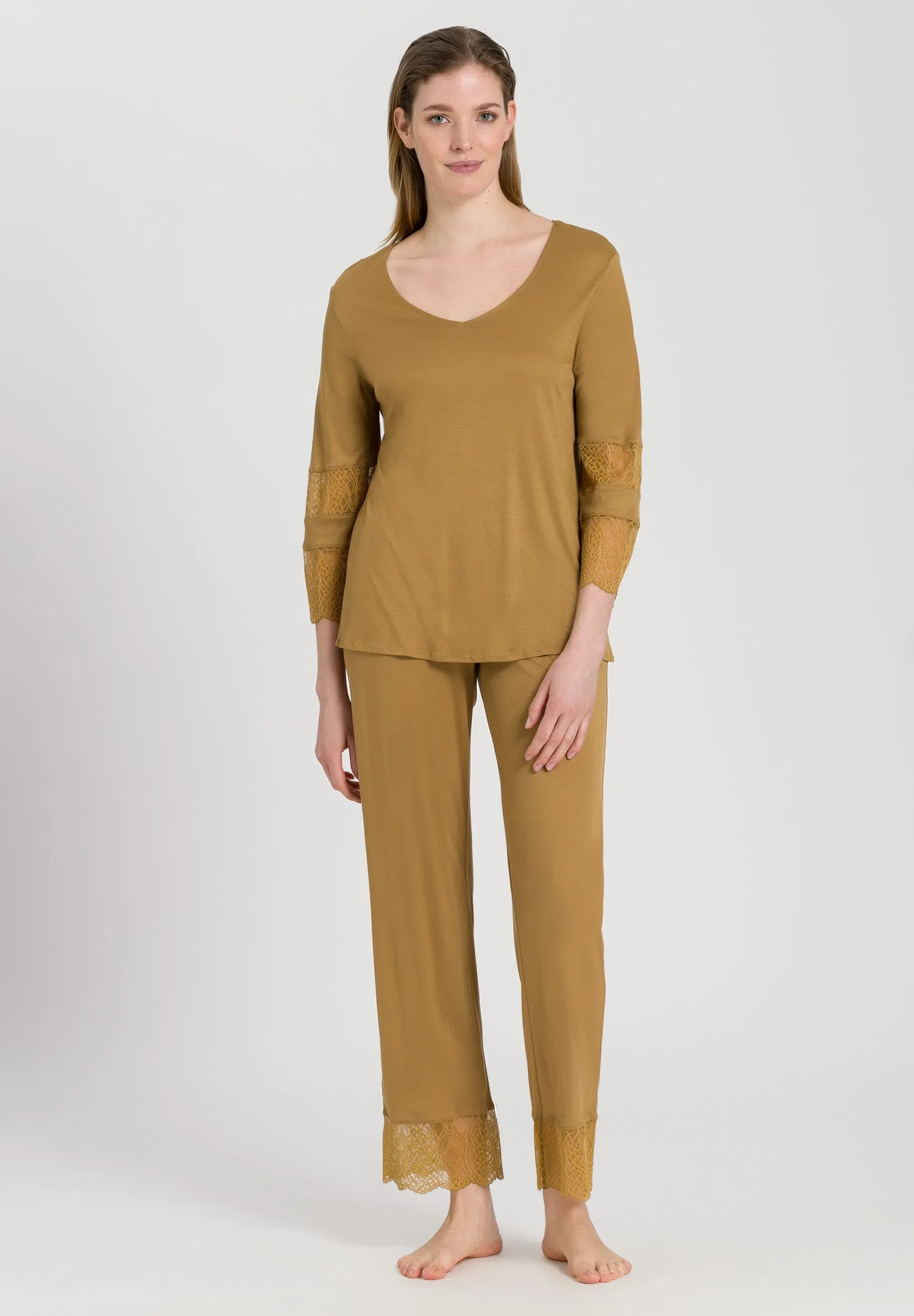 Lilova Relaxed V-Neck Knit Top | Gold 76166-1246