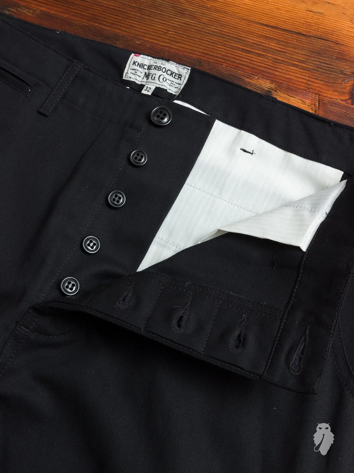 Service Chino in Black